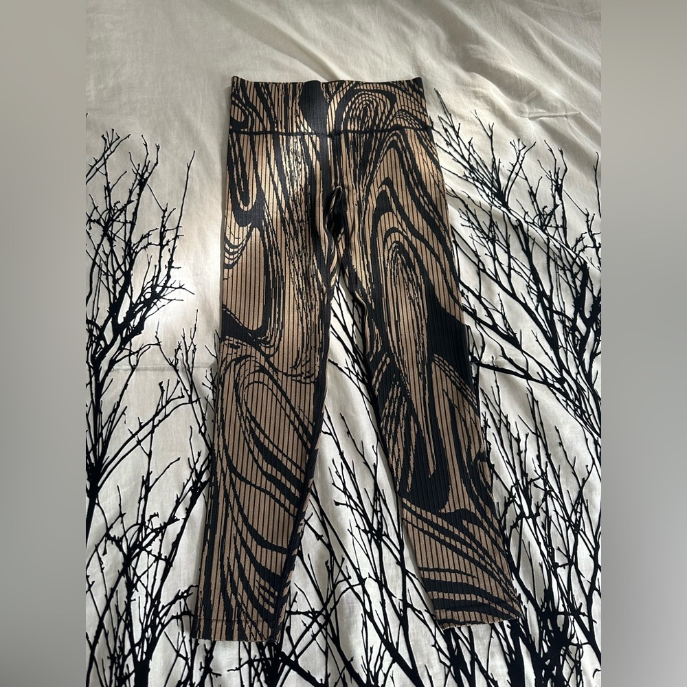 Sage Collective Leggings Tan & Black Marbled Pattern